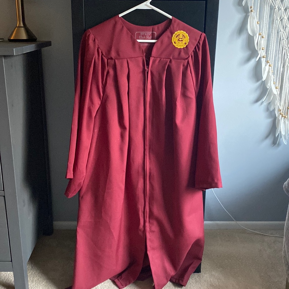 Central Michigan University Bachelor’s cap and gown